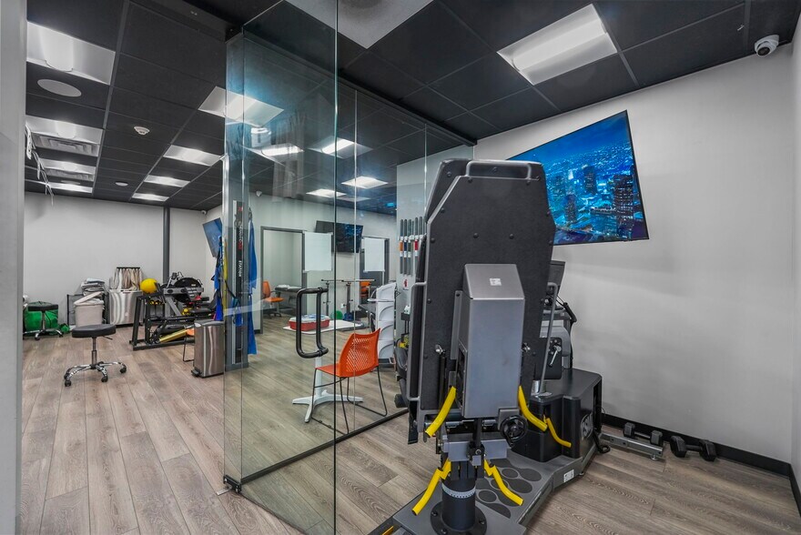 More Photos Of 530-540 Bergen Blvd, Ridgefield Office For Sale