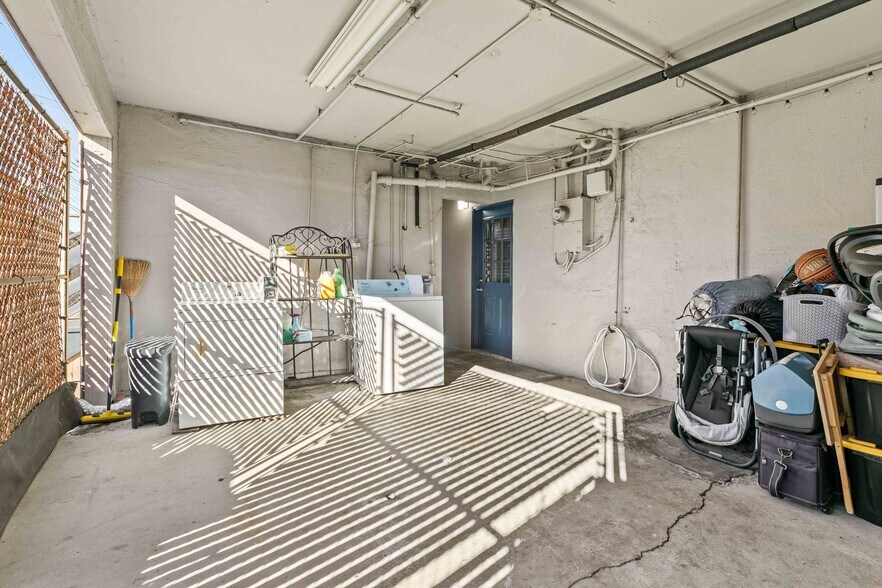 More Photos Of 2114 W Magnolia Blvd, Burbank Storefront For Sale