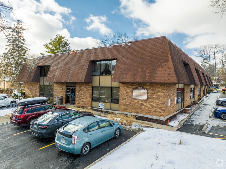 More Photos Of 702 N Blackhawk Ave, Madison Office For Lease