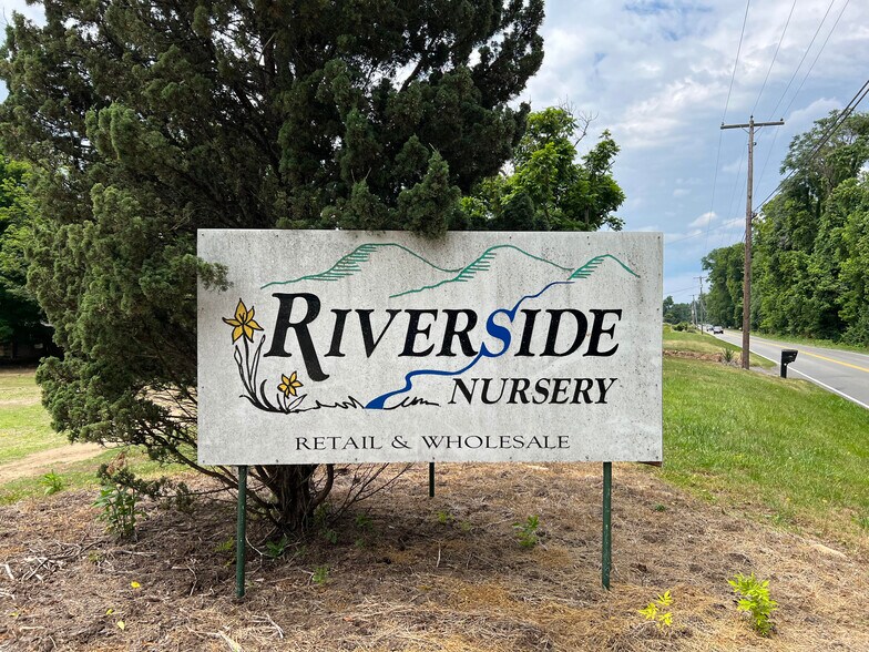 More Photos Of 2306 W Riverside Dr, Salem Specialty For Sale