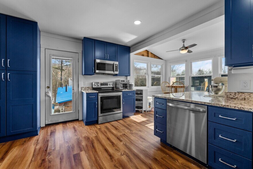 More Photos Of 180 Main St, North Woodstock Hotel For Sale