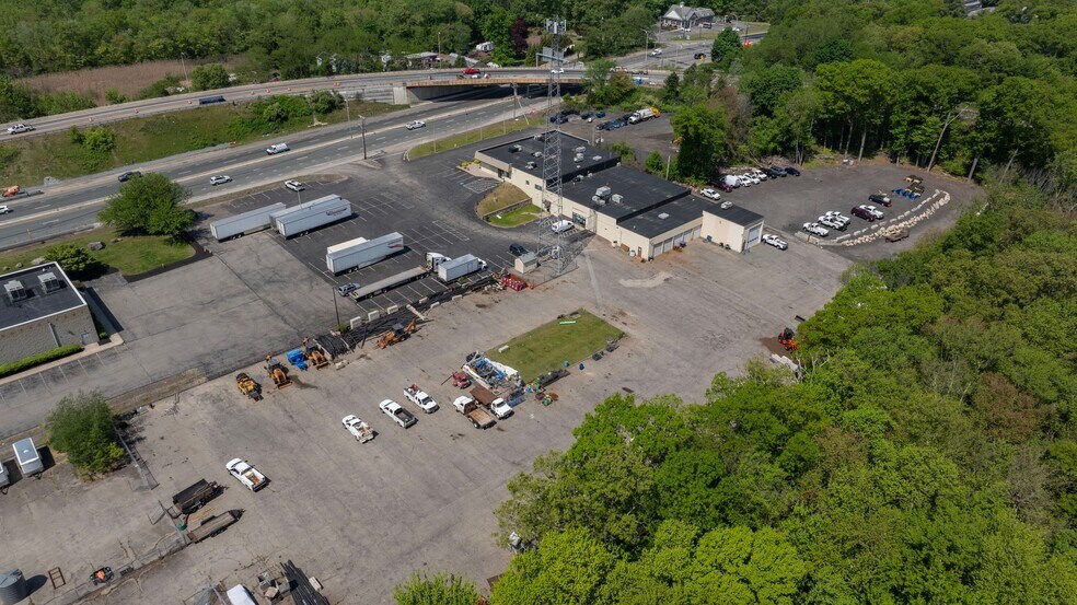 More Photos Of 1320 Eddie Dowling Hwy, Lincoln Showroom For Sale
