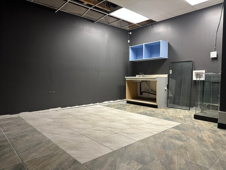 More Photos Of 10416 116 Av, Grande Prairie Storefront For Lease