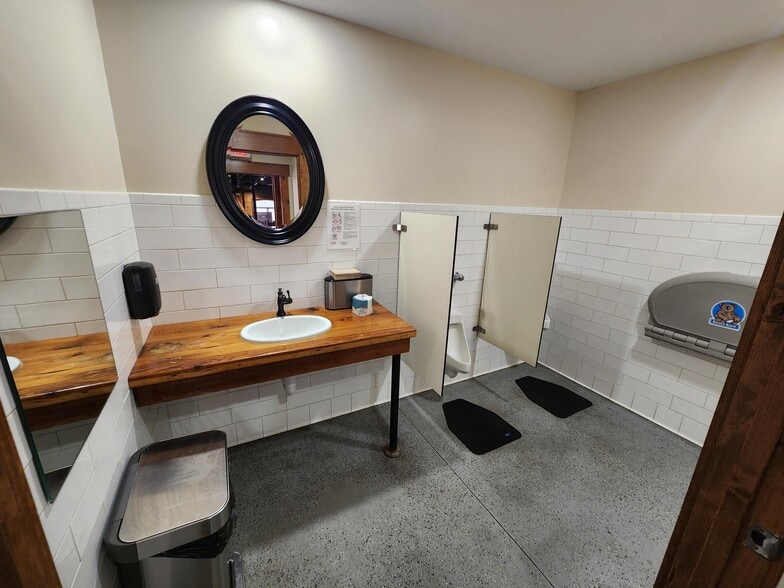 More Photos Of 122 Main St, Thomson General Retail For Sale