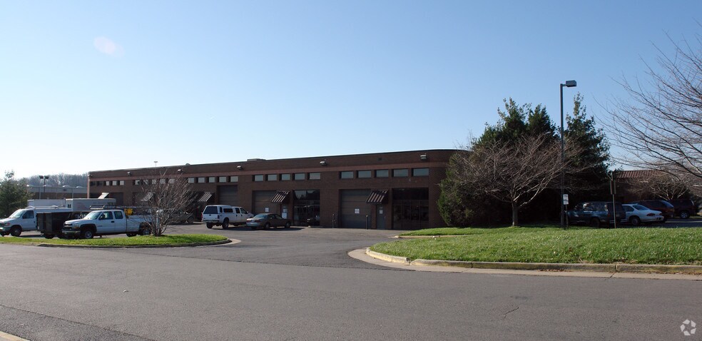 More Photos Of 6870-6886 Wellington Rd, Manassas Light Distribution For Lease