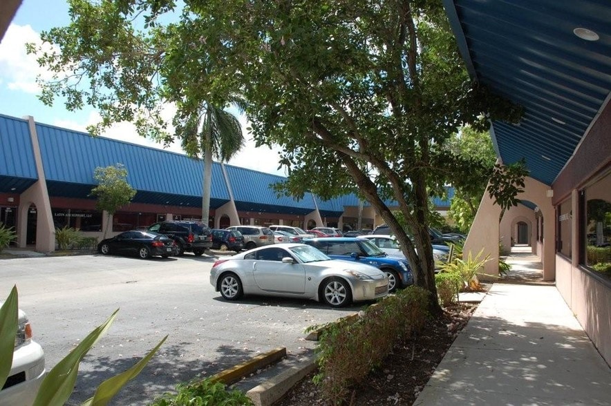 More Photos Of 10190-10286 NW 47th St, Sunrise Light Distribution For Sale