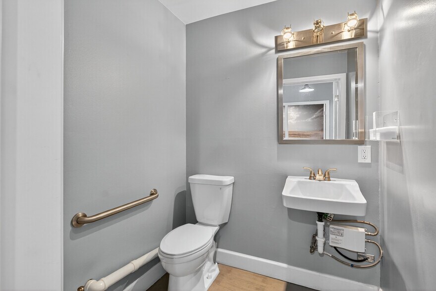 More Photos Of 401 Torrance Blvd, Redondo Beach Unknown For Lease