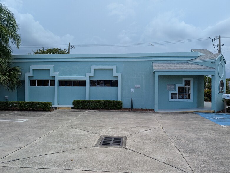More Photos Of 100-104 Indiantown Rd, Jupiter Medical For Sale
