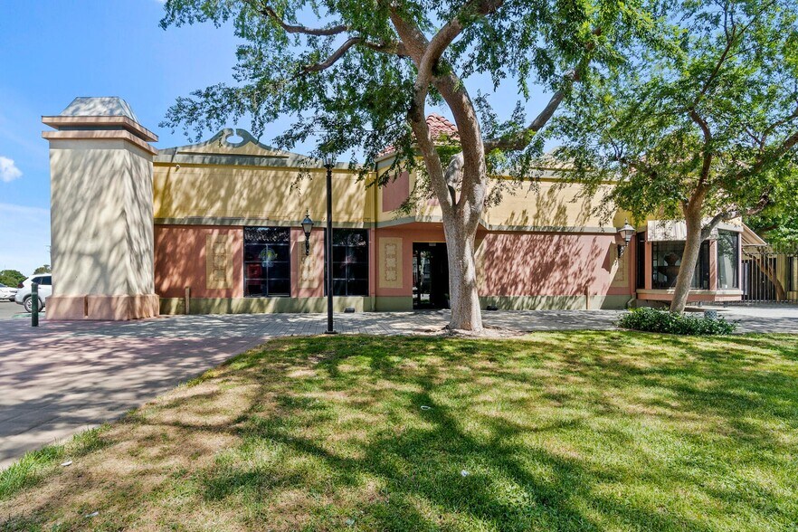 More Photos Of 200 N J St, Tulare Restaurant For Lease