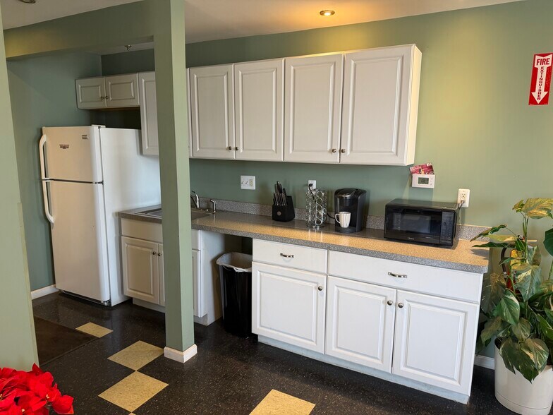 More Photos Of 30744 Groesbeck Hwy, Roseville Manufacturing For Sale