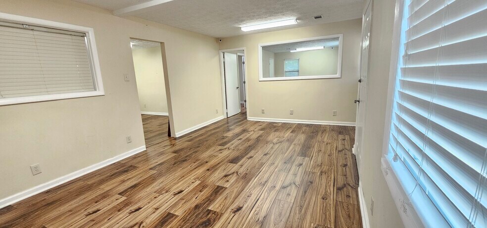 More Photos Of 3223 Shallowford Rd, Atlanta Office For Lease
