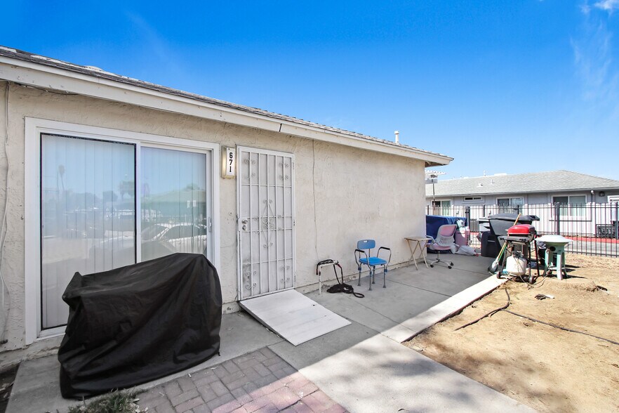 More Photos Of 671 Greystone Ln, Hemet Multifamily For Sale