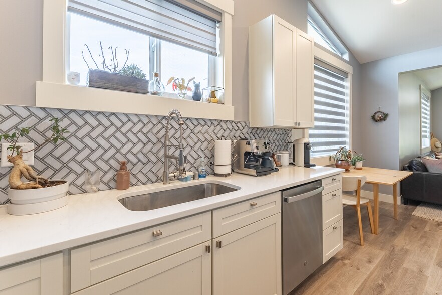 More Photos Of 914 Citadel Dr, Everson Office Residential For Sale