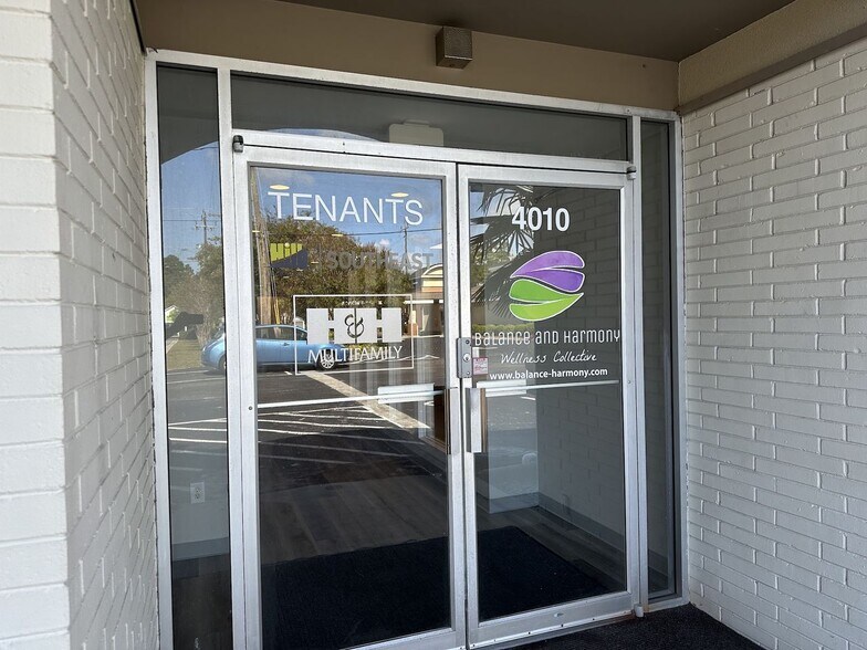 More Photos Of 4010 Oleander Dr, Wilmington Medical For Lease