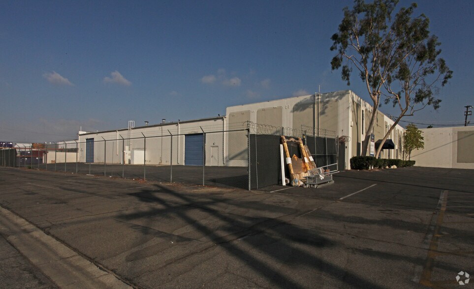 More Photos Of 7103 Fair Ave, North Hollywood Warehouse For Lease
