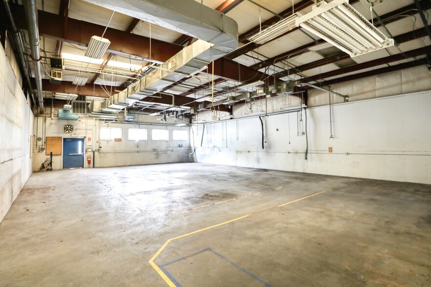 More Photos Of 109 Apremont Way, Westfield Manufacturing For Lease