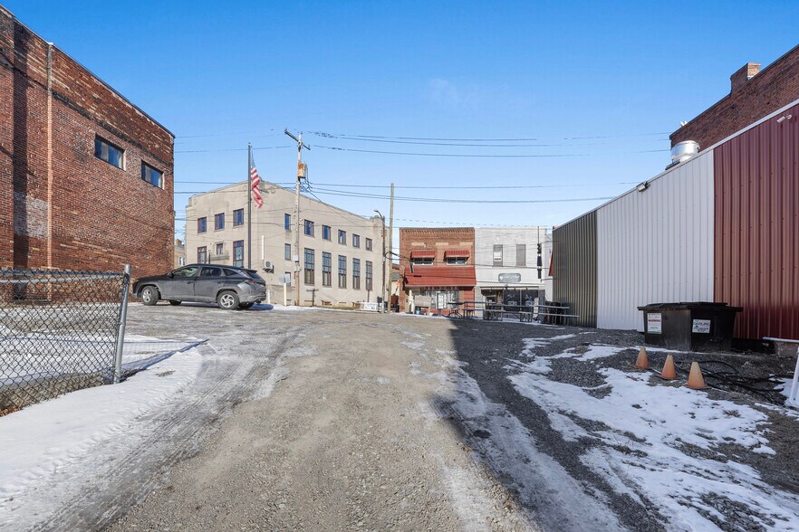 More Photos Of 114 E Lincoln Ave, Mc Donald General Retail For Sale