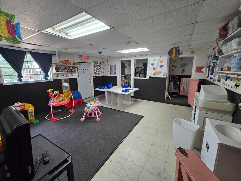 More Photos Of 8810 W Norfolk St, Tampa Schools For Sale