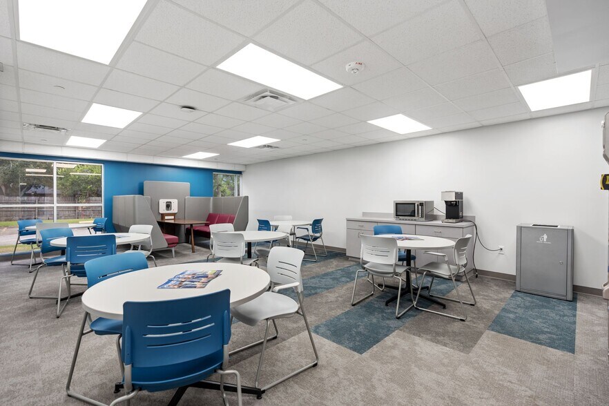 More Photos Of 1411 W Main St, League City Schools For Sale