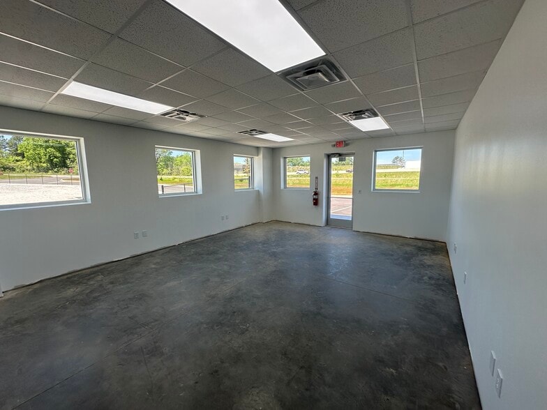 More Photos Of 120 E Victor Hill Rd, Duncan Industrial For Lease