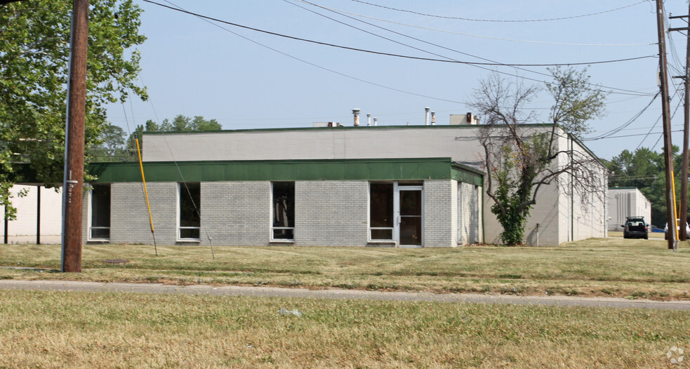 Primary Photo Of 570 Northland Blvd, Forest Park Warehouse For Lease