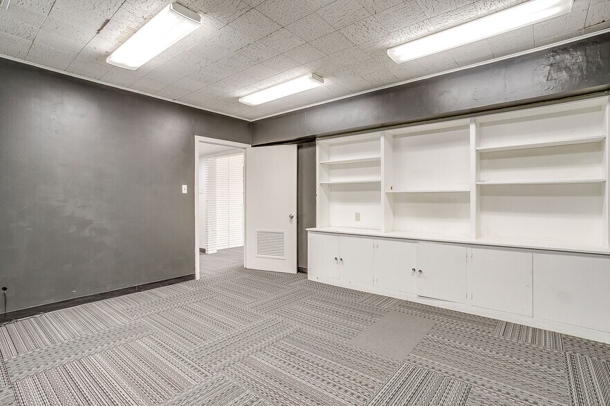 More Photos Of 1413 Rio Grande Ave, Fort Worth Office For Lease