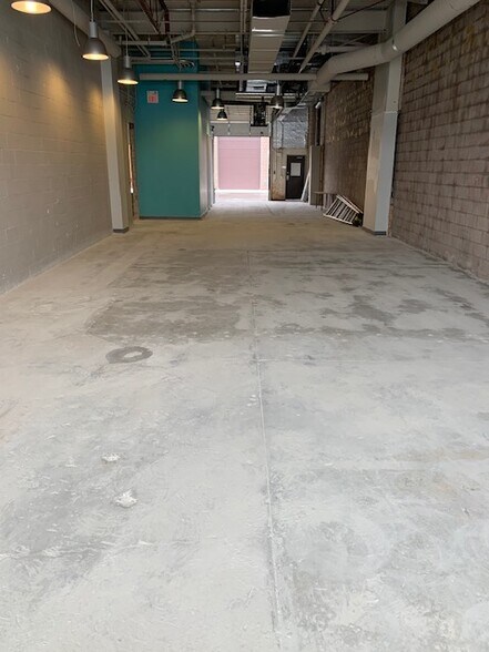 More Photos Of 2721 Markham Rd, Toronto Showroom For Lease