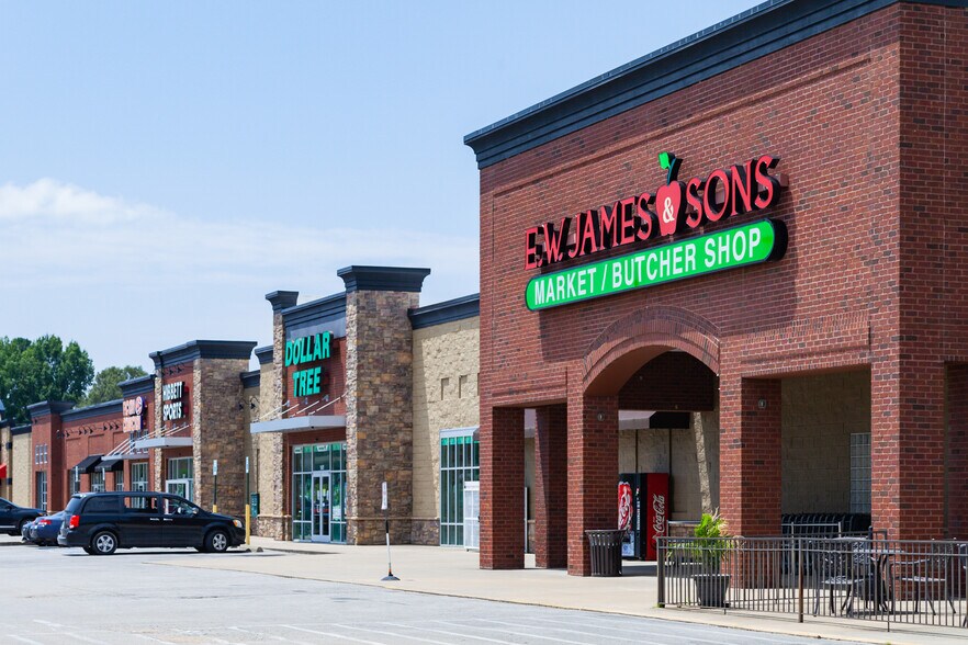 More Photos Of 129-145 Commons Dr, Martin Supermarket For Lease