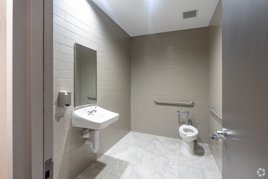 More Photos Of 13462 FM 529 Rd, Houston Light Distribution For Sale