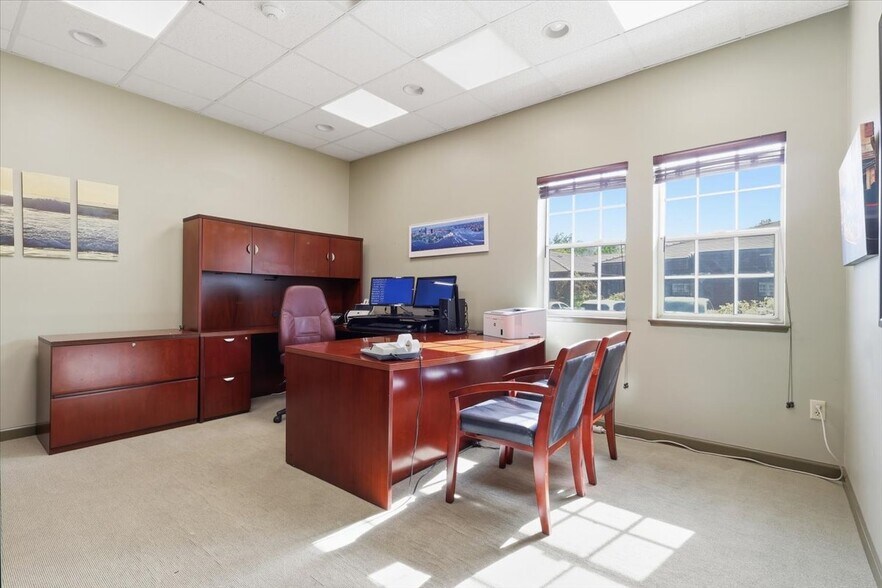More Photos Of 6170 Ridgeview Ct, Reno Office For Lease