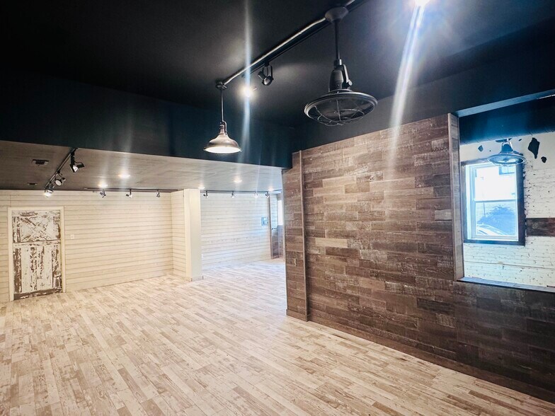 More Photos Of 103 N College Ave, Newton General Retail For Lease