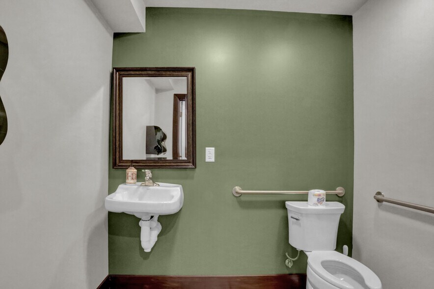 More Photos Of 596 Harman Rd, Halifax Winery Vineyard For Sale