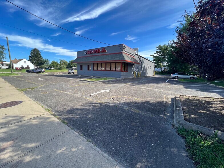 Primary Photo Of 628 Arena Dr, Hamilton Restaurant For Sale