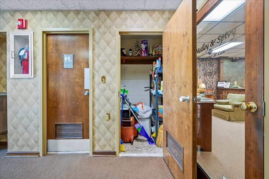 More Photos Of 111 W Commerce St, Lewisburg Bank For Sale