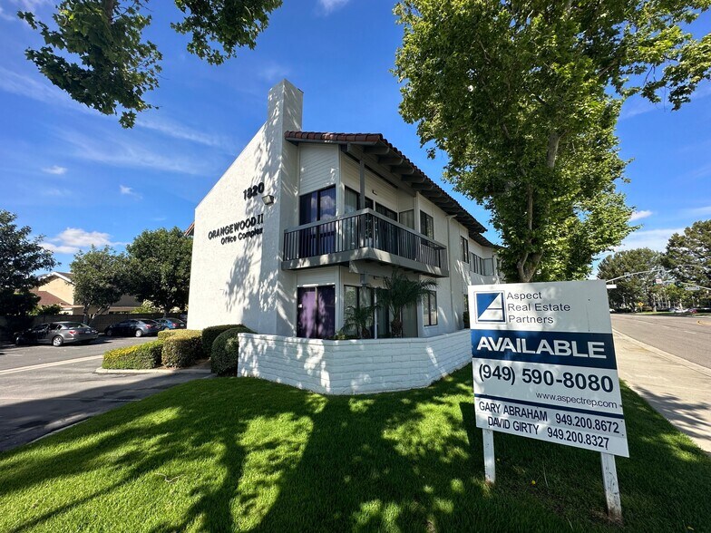 More Photos Of 1820 W Orangewood Ave, Orange Office For Lease