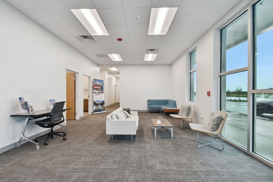 More Photos Of 4505 24th St E, Bradenton Distribution For Lease