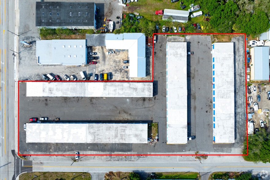 More Photos Of 1520 Peachtree St, Cocoa Self Storage For Sale