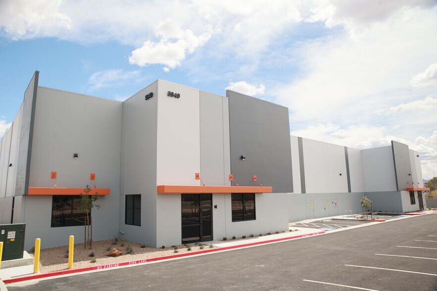 More Photos Of 5940 McLeod Dr, Las Vegas Warehouse For Lease