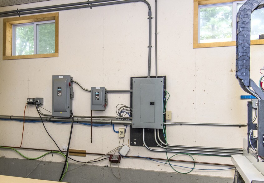 More Photos Of 1 Young Ln, Newmarket Flex For Sale