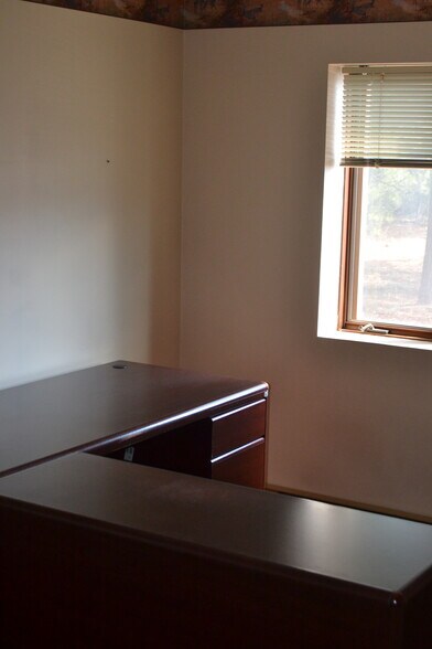 More Photos Of 6002 Saxon Ave, Weston Distribution For Lease