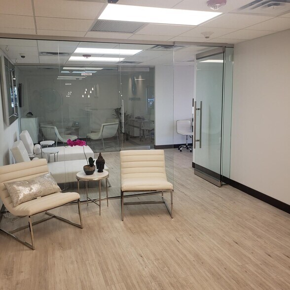 More Photos Of 4323-4343 N Josey Ln, Carrollton Hospital For Lease