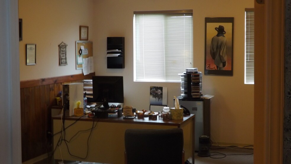 More Photos Of 708 E Penn St, Moses Lake Flex For Sale