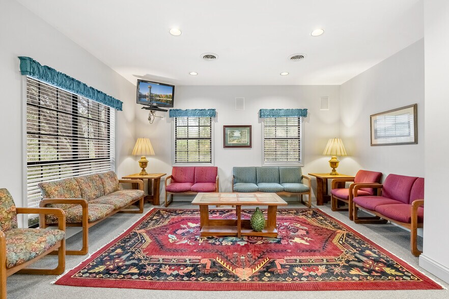 More Photos Of 3221 W Governor John Sevier Hwy, Knoxville Medical For Lease