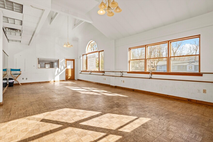 More Photos Of 24 Old Albany Post Rd, Croton-on-Hudson Medical For Lease