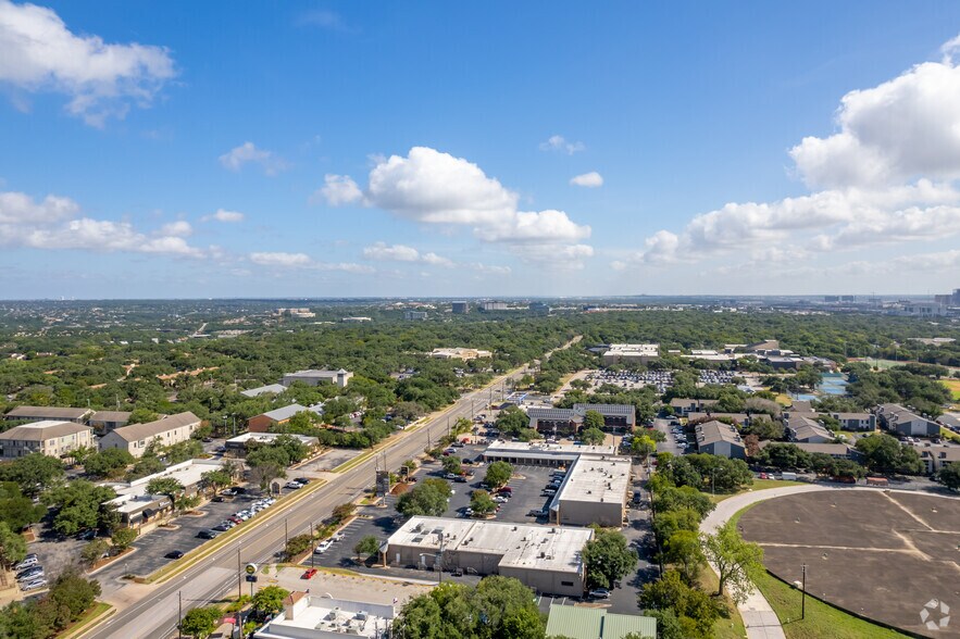 More Photos Of 8127 Mesa Dr, Austin Unknown For Lease