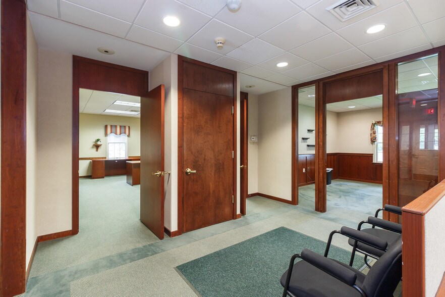 More Photos Of 683 Main St, Osterville Office For Sale