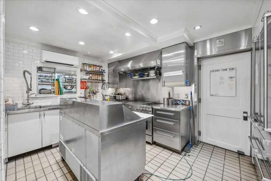 More Photos Of 543 Park Ave, Park City Hotel For Sale