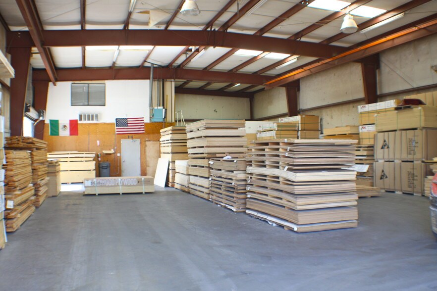 More Photos Of 1138 Kastrin St, El Paso Industrial For Lease