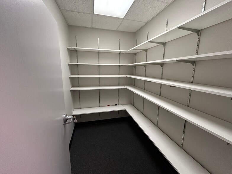 More Photos Of 1230 E Kingsley St, Springfield Medical For Lease