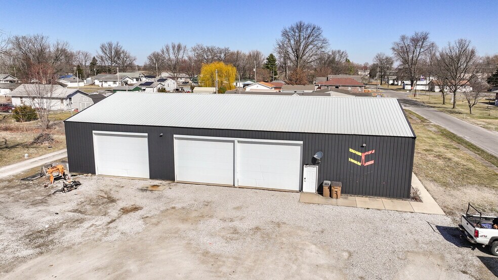 Primary Photo Of 200 Mounts st, Carlinville Industrial For Sale